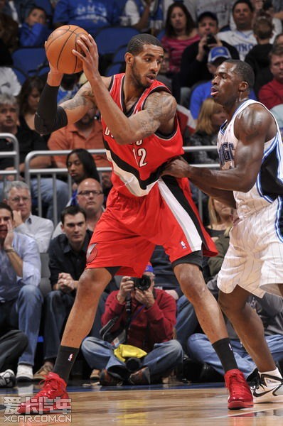 爵士横扫魔术,取得两连胜持续全胜 爵士横扫魔术,取得两连胜持续全胜