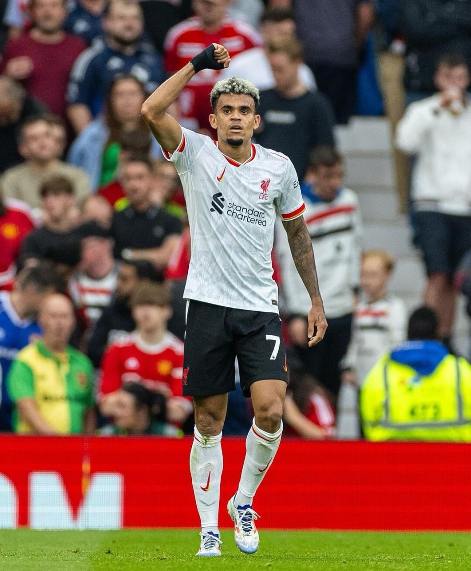 实录罗纳尔多梅开二度，助球队客场夺冠的简单介绍