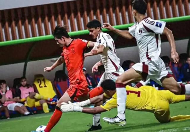 中国足球联赛中的冲突对抗一触即发！