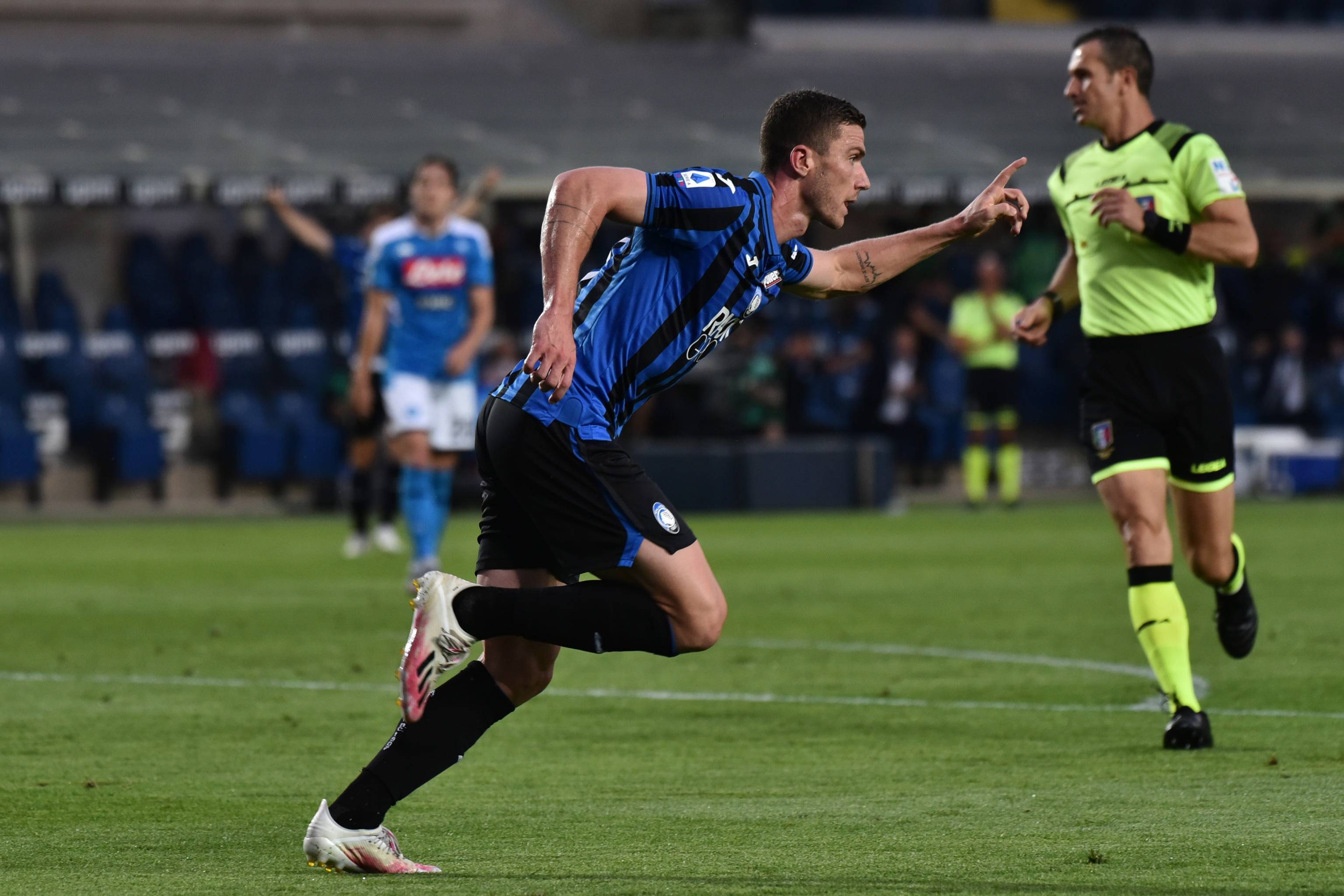 利物浦主场不敌亚特兰大,淘汰赛前景难料的简单介绍 利物浦主场不敌亚特兰大,淘汰赛前景难料的简单介绍