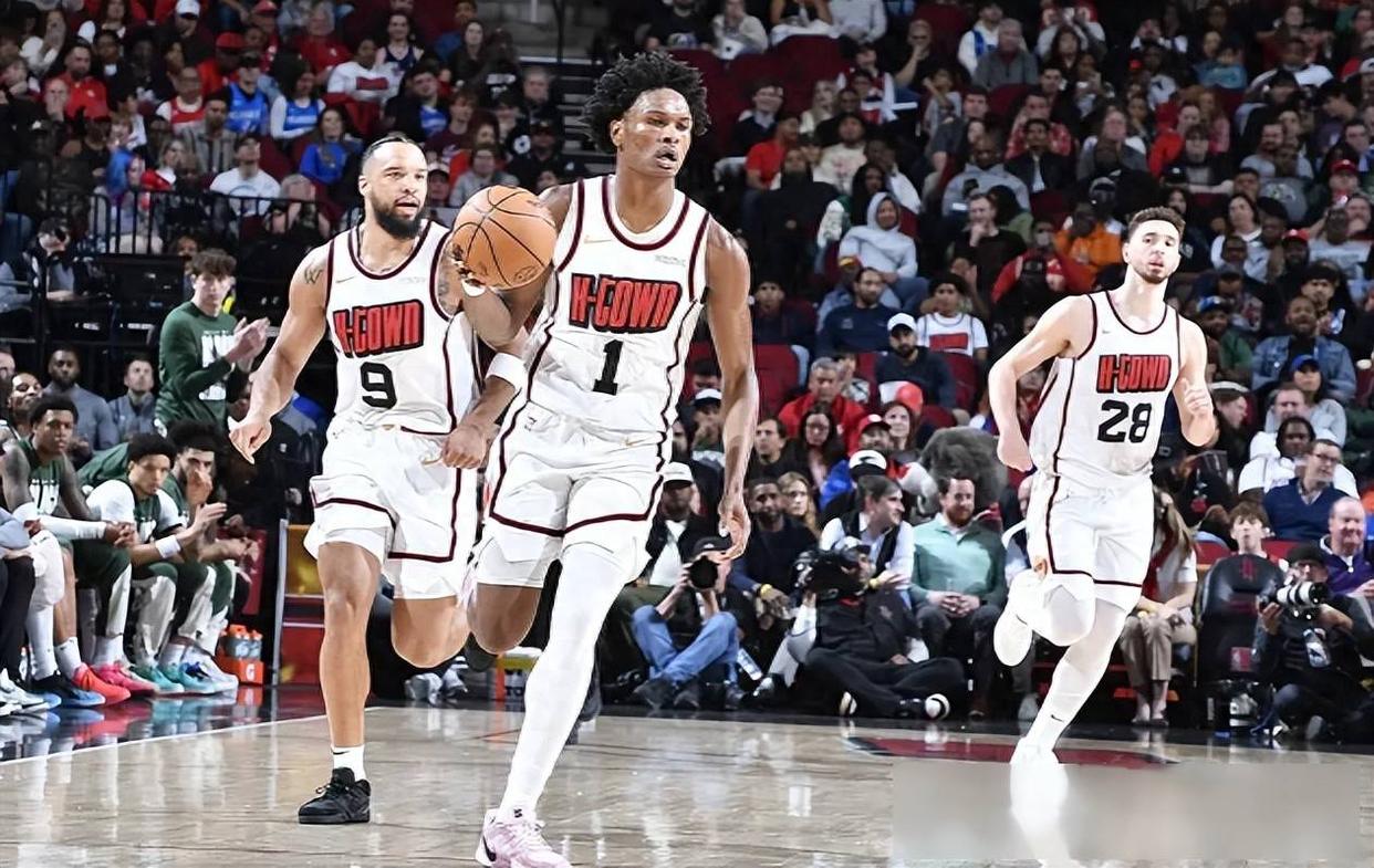 火箭豪取胜利,全队斗志昂扬迎战强敌的简单介绍 火箭豪取胜利,全队斗志昂扬迎战强敌的简单介绍