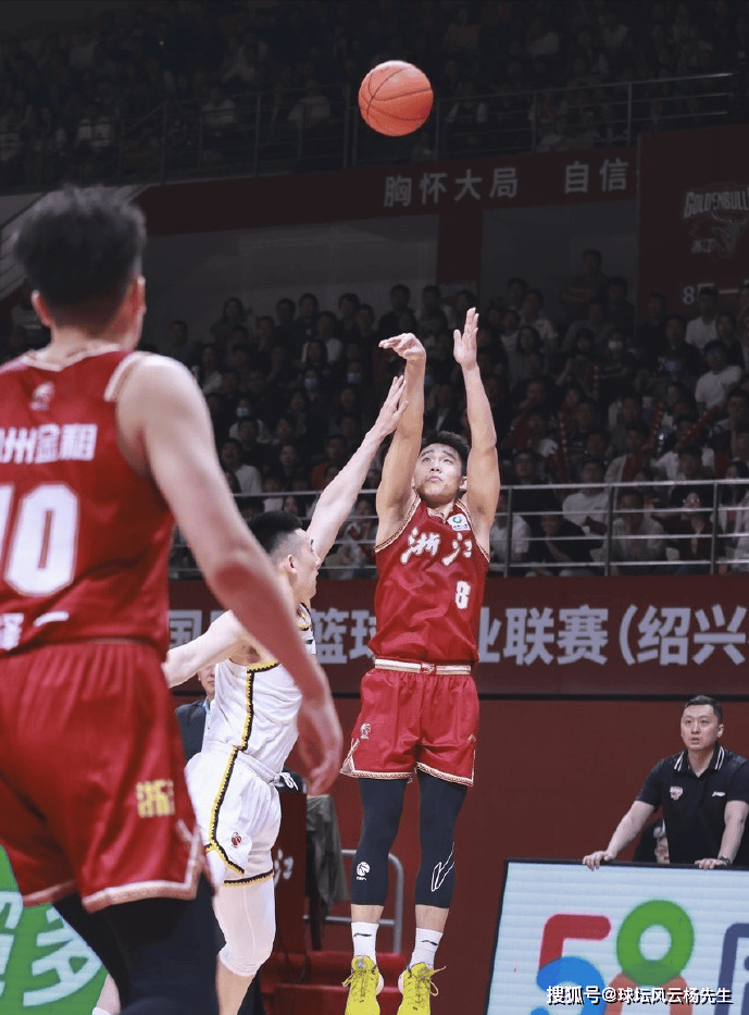 江西男篮大胜浙江队,晋级之路有望 江西男篮大胜浙江队,晋级之路有望