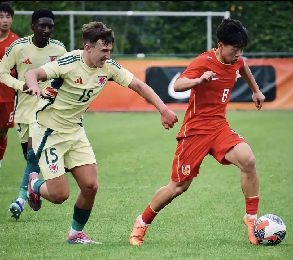 关于欧预赛热门对决，球迷激情高涨的信息