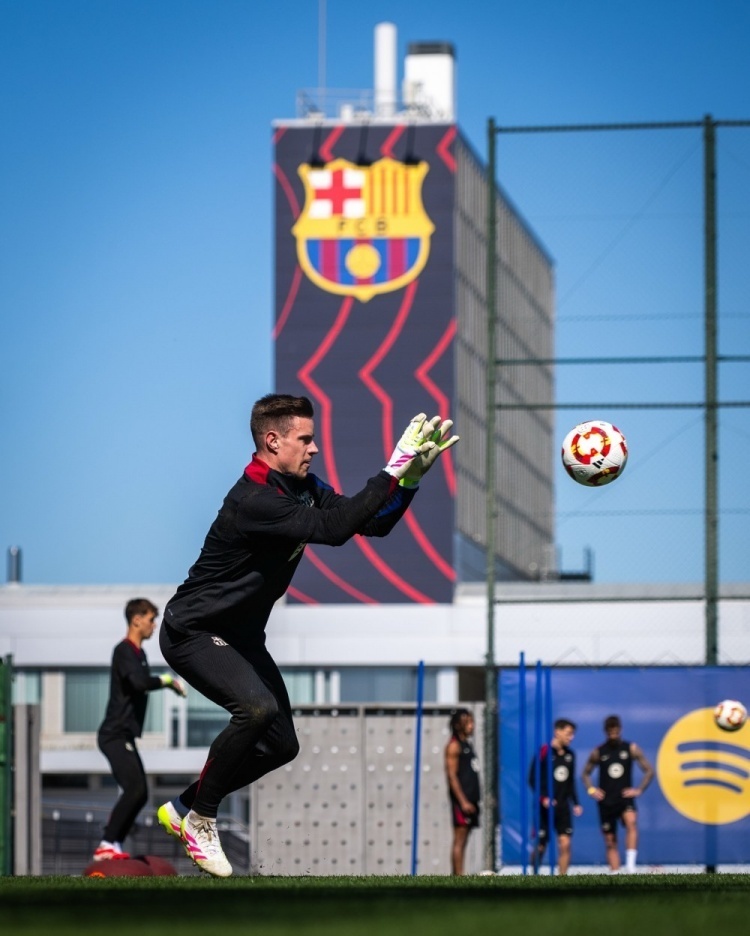 球队训练照片曝光，球员状态神秘