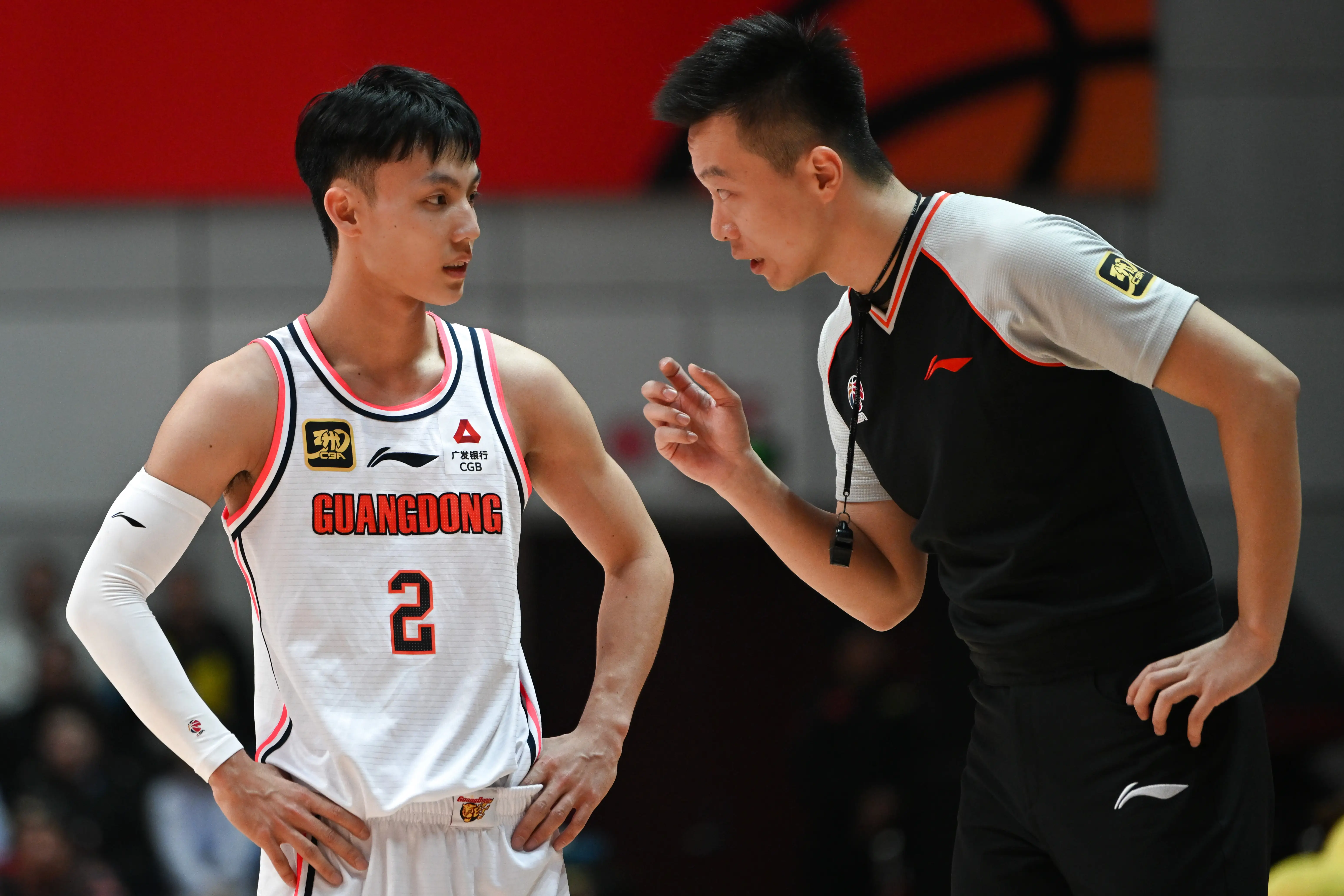 四川男篮不敌上海，遭遇连败