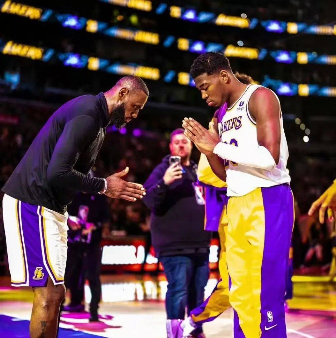 勇士力克快船,豪取五连胜 勇士力克快船,豪取五连胜