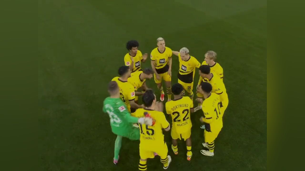 包含拜仁慕尼黑以4-1击败多特蒙德，豪取德甲积分榜榜首位置的词条