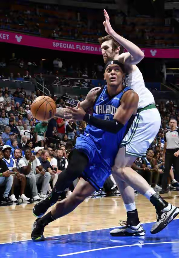 魔术主场击败凯尔特人，化解两连败