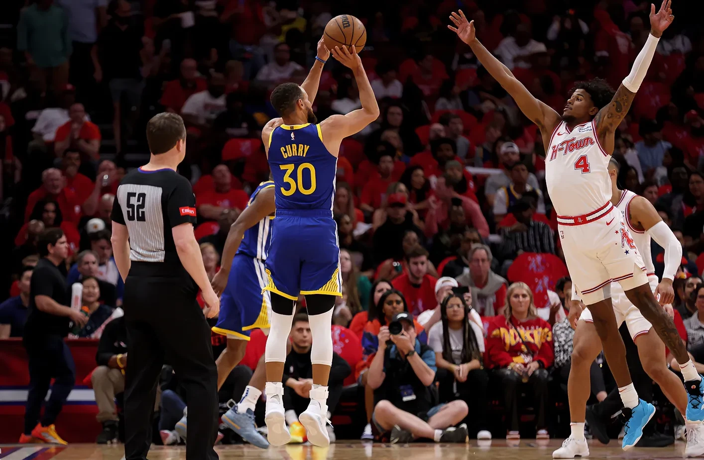 火箭战胜雷霆,实现四连胜! 火箭战胜雷霆,实现四连胜!