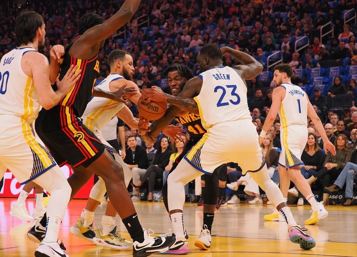 懂得赢球的球队：老鹰大胜骑士的简单介绍