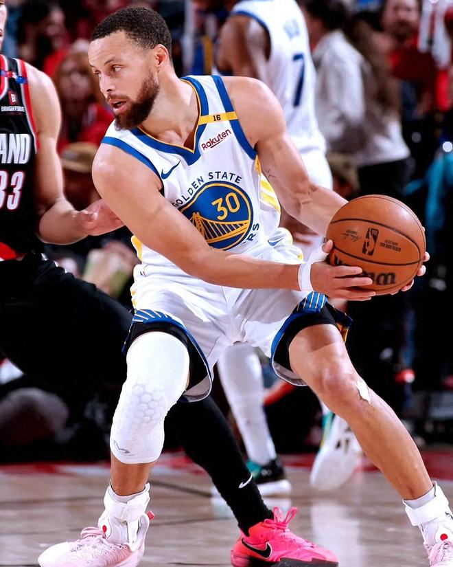 勇士不敌快船,库里错失绝杀机会 勇士不敌快船,库里错失绝杀机会