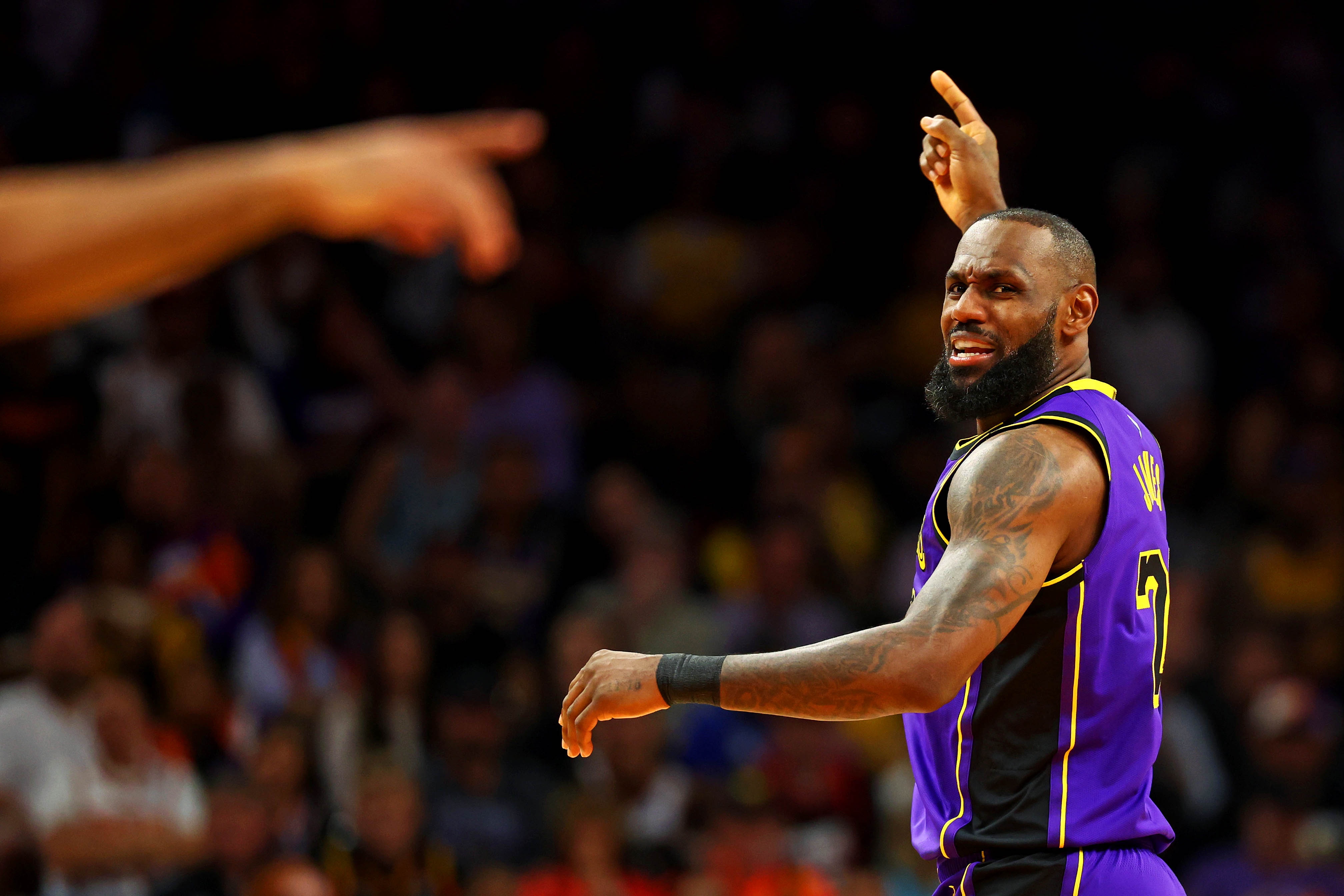 湖人惨败开拓者,遭遇两连败 湖人惨败开拓者,遭遇两连败