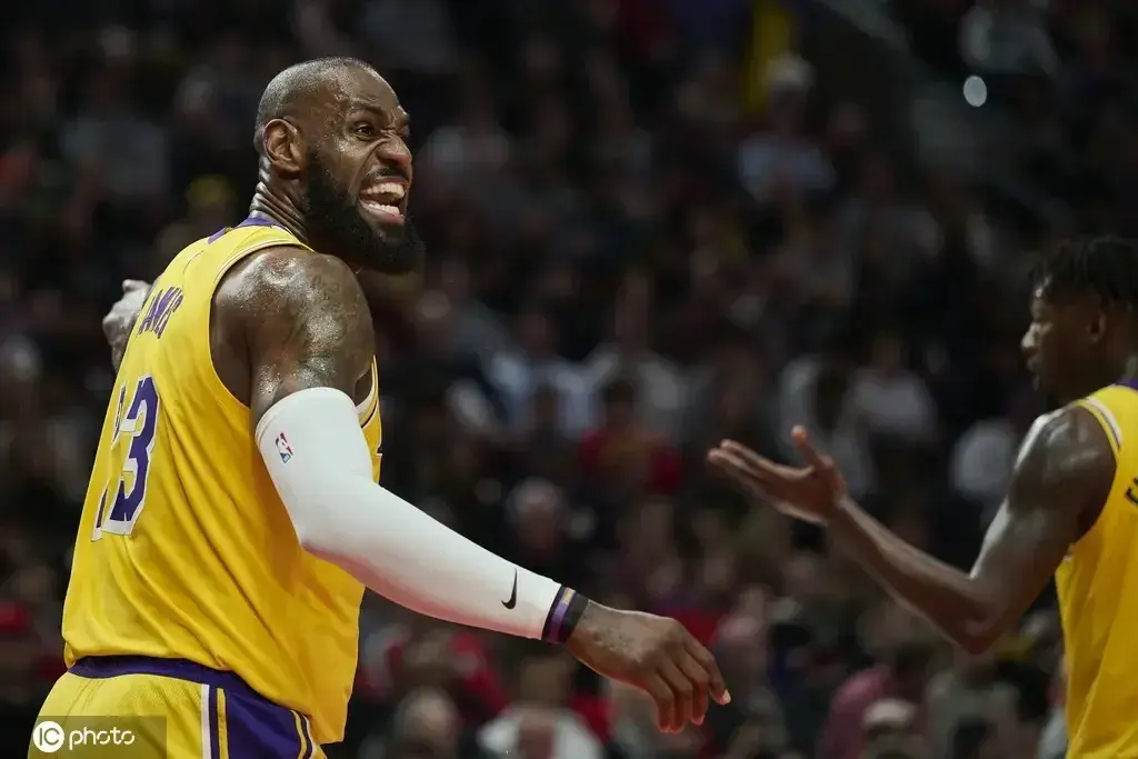 湖人惨败开拓者,遭遇两连败 湖人惨败开拓者,遭遇两连败